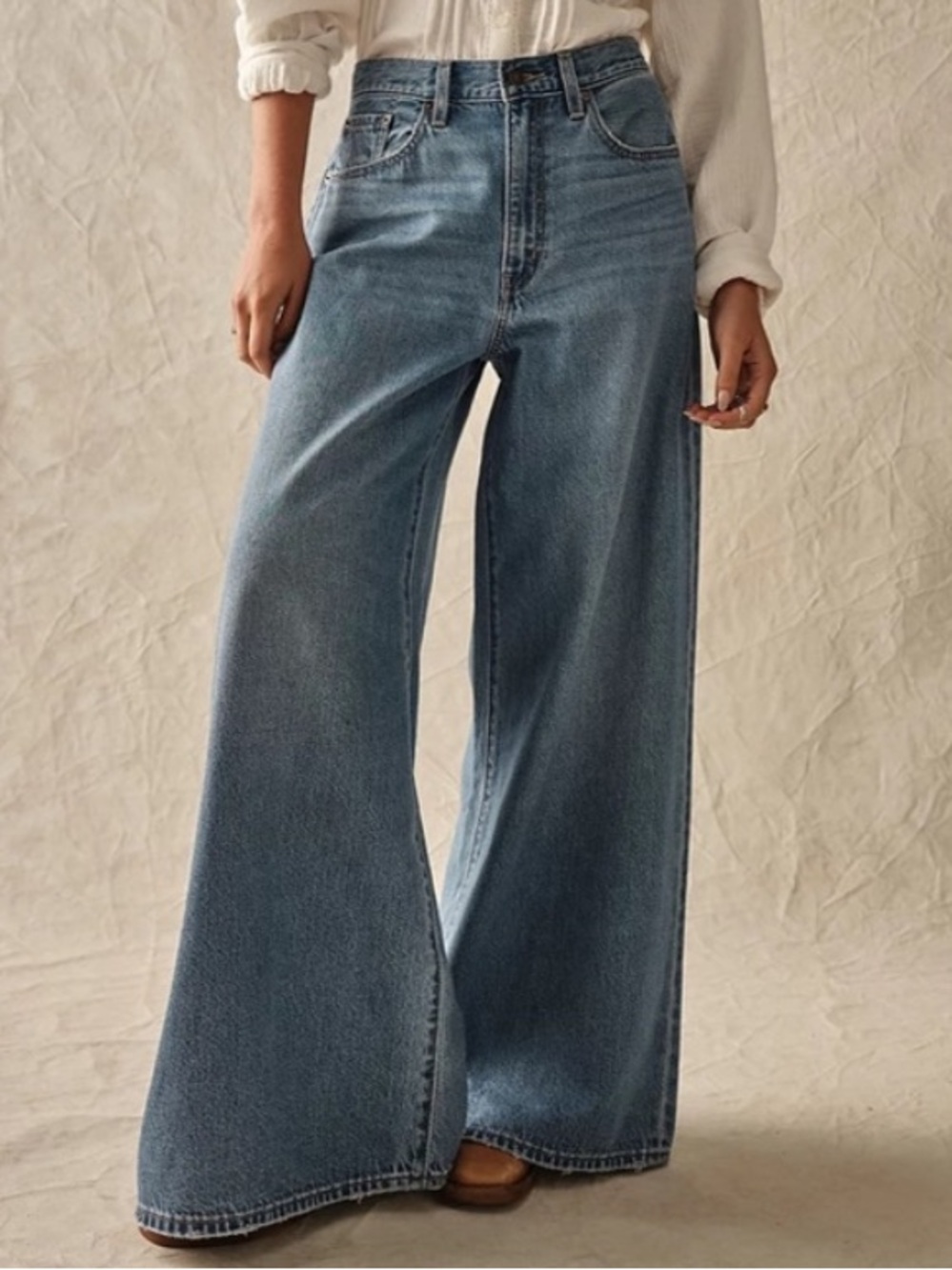 Levi’s Premium XL Flood Super Wide Leg Jeans Medium Rise Light Medium Wash 26
